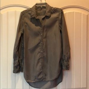 Women’s shirt by the Gap. Size large. Gray